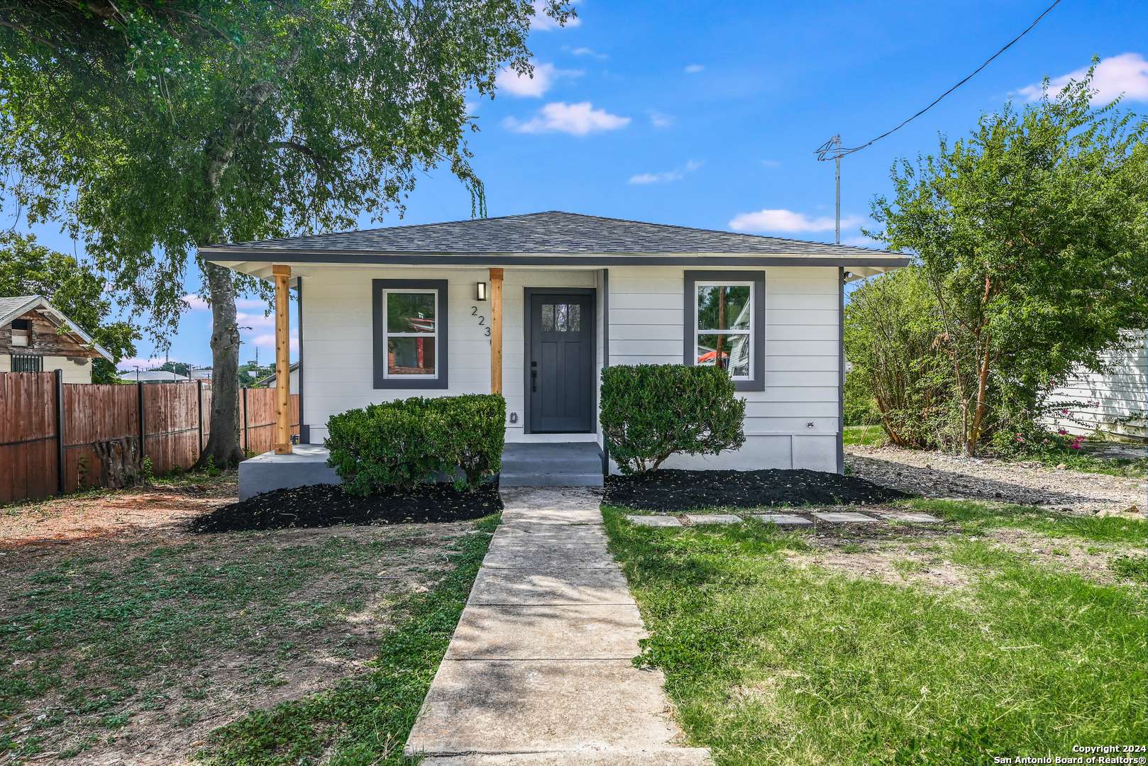 2230 CROCKETT ST, San Antonio, TX 78202-3211
