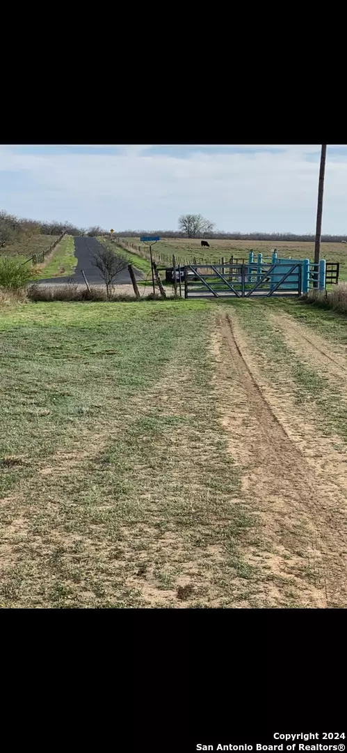 Charlotte, TX 78011,5173 COUNTY ROAD 332