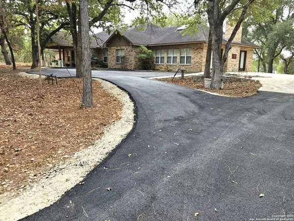 Floresville, TX 78114-6709,1890 Virginia LN