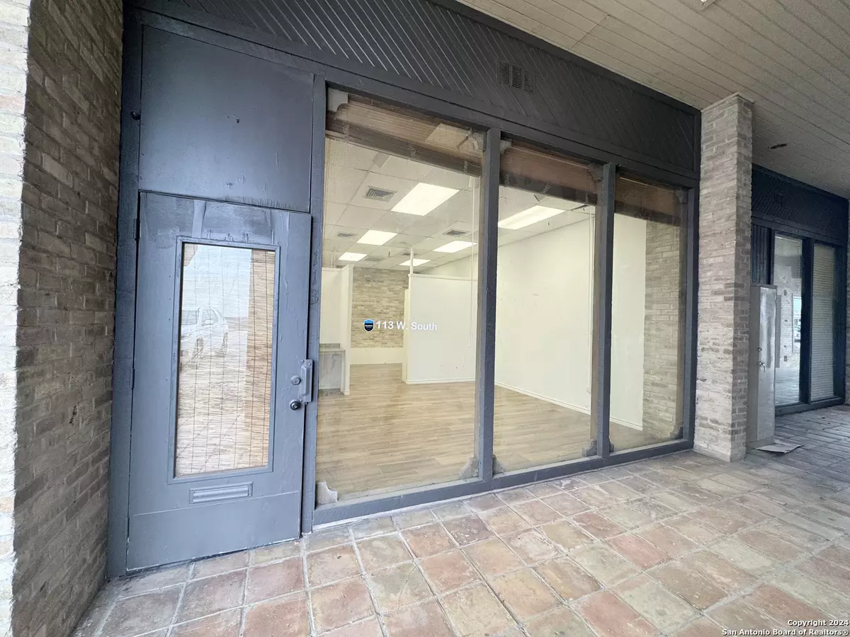 Uvalde, TX 78801,111 West St