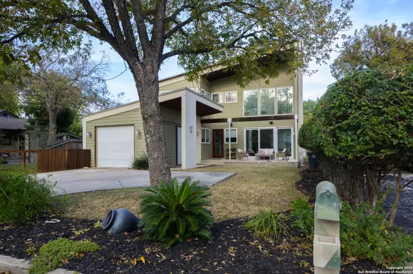 950 MULBERRY AVE, New Braunfels, TX 78130-4976