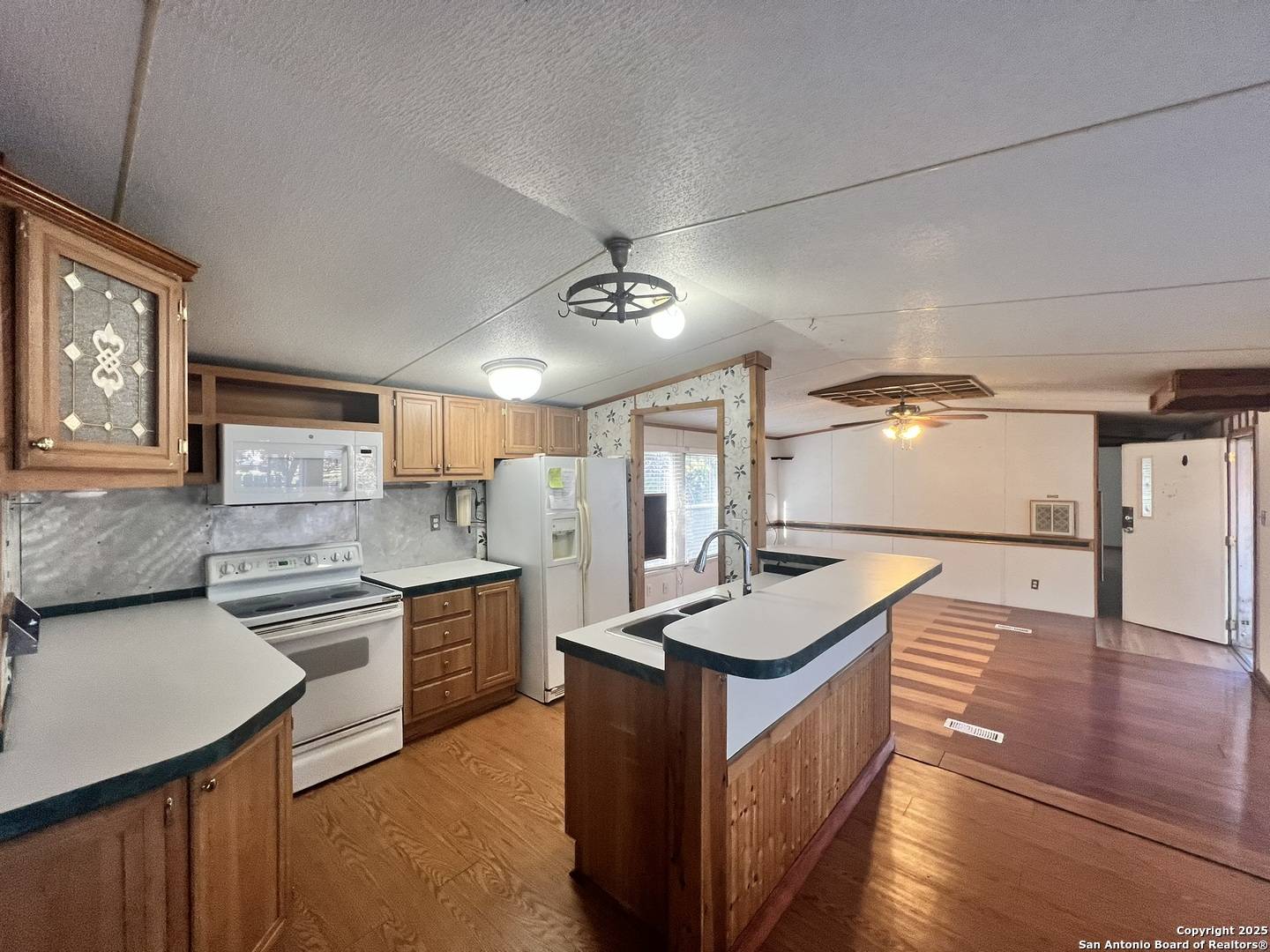 Canyon Lake, TX 78133-3951,683 CREEKSIDE DR