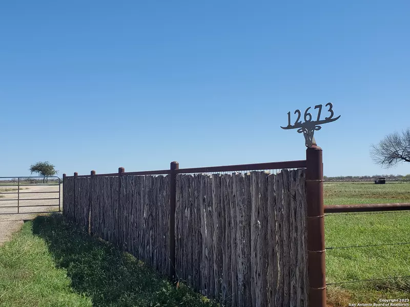 12673 Hwy 97W, Charlotte, TX 78011