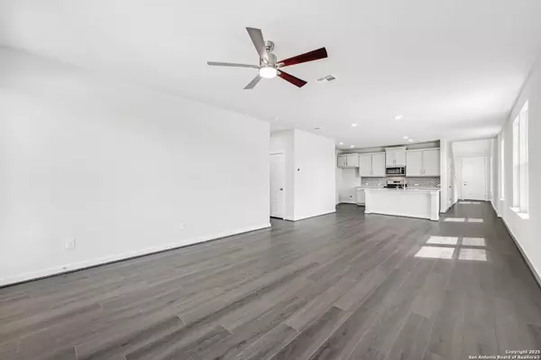 San Antonio, TX 78233,6039 Calgary Park