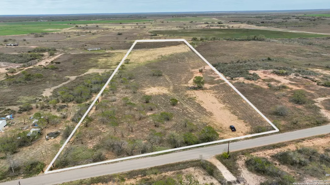 2675 CR 3000, Pearsall, TX 78061