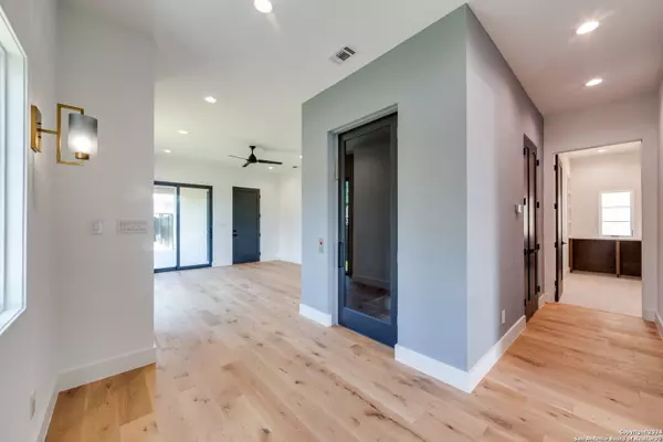 Boerne, TX 78006,405 Oak Park Dr Unit A
