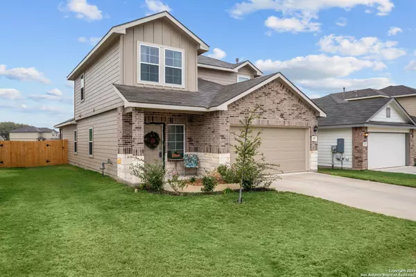 117 Legendary Trail Loop, Floresville, TX 78114