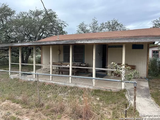 Uvalde, TX 78801,1331 Private Road 2415