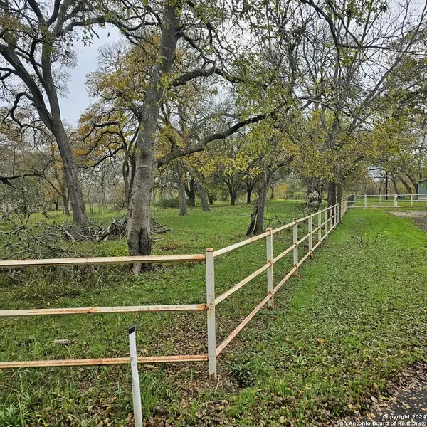 Seguin, TX 78155,120 ANTELOPE LN