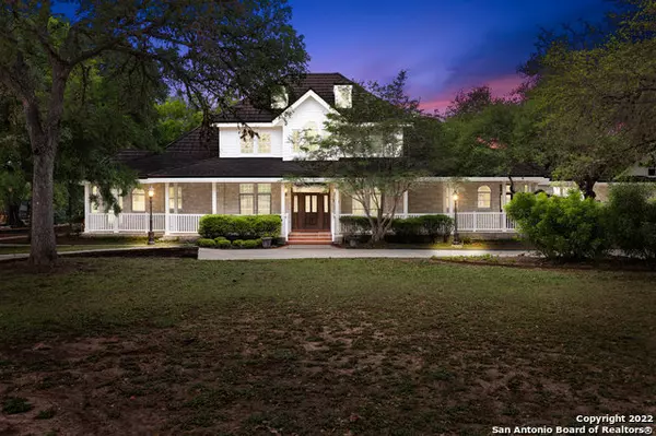 121 Kitty Hawk Rd, Universal City, TX 78148-3464
