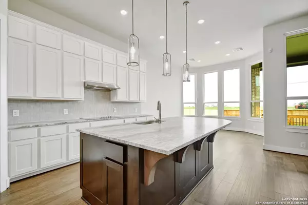 Castroville, TX 78009,323 White Oak