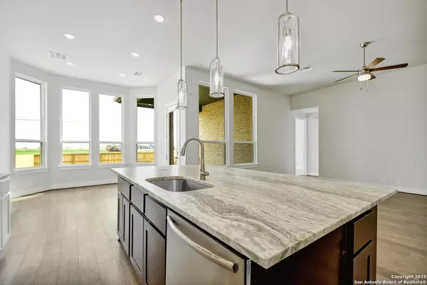 Castroville, TX 78009,323 White Oak