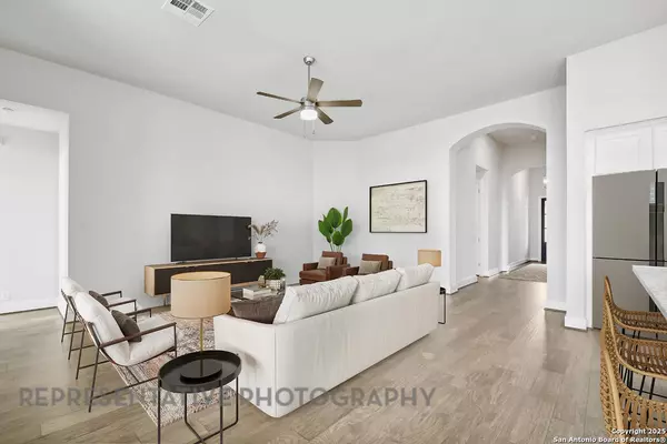 Castroville, TX 78009,323 White Oak