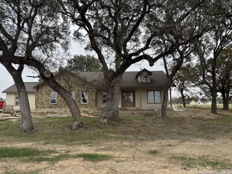 313 Firewheel Loop, Floresville, TX 78114