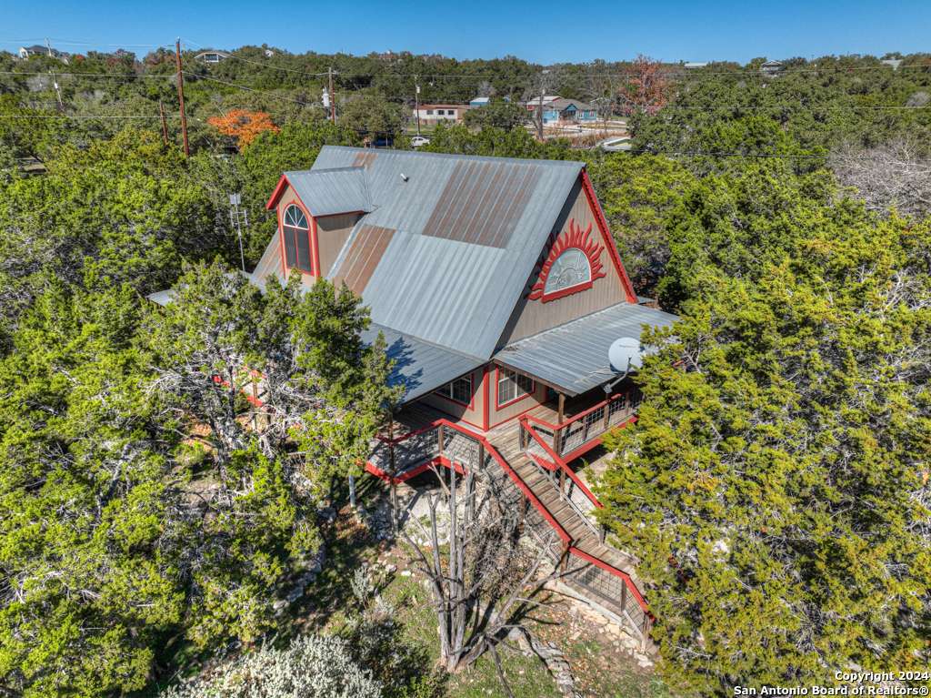 1420 LAKESHORE DR, Canyon Lake, TX 78133-2173