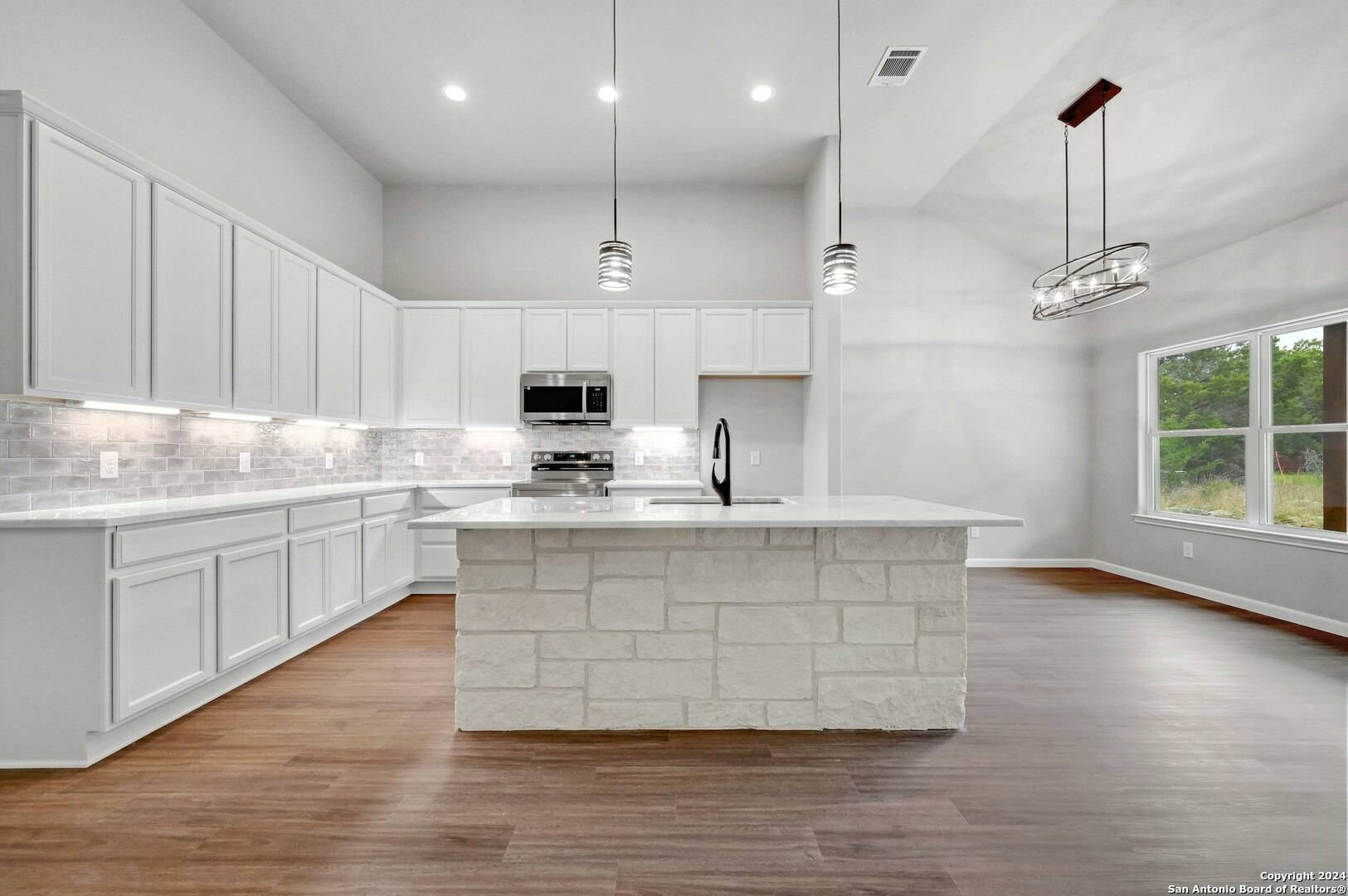1841 COTTONWOOD RD, Fischer, TX 78623