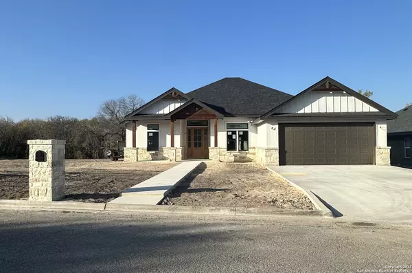 231 Country Club Ln., Uvalde, TX 78801