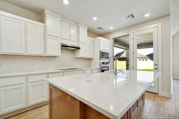 Castroville, TX 78009,153 Spanish Oak