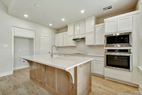 Castroville, TX 78009,153 Spanish Oak