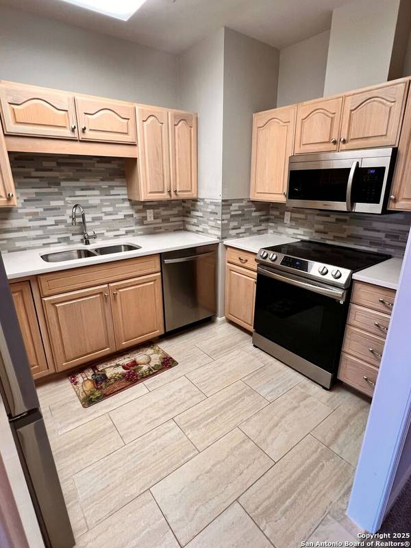 1 TOWERS PARK LN UNIT 901, San Antonio, TX 78209-6423