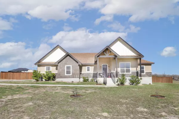 125 Summer Meadow Dr, La Vernia, TX 78121