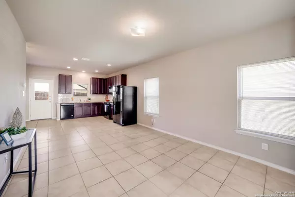 Converse, TX 78109-3820,7425 SUMMER BLOSSOM CT