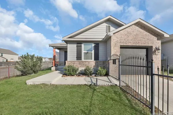 5851 MACHAELA TRCE, San Antonio, TX 78242-2628
