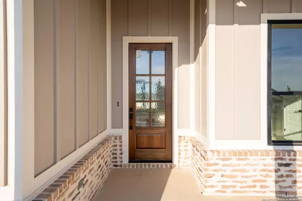 La Vernia, TX 78121,124 E Magnolia Cir