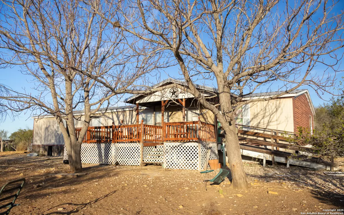 Uvalde, TX 78801,C202 LOT 25 E Peggy Pave H90w