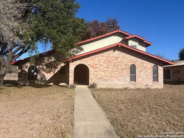 3 DONNA DR, Uvalde, TX 78801-4018