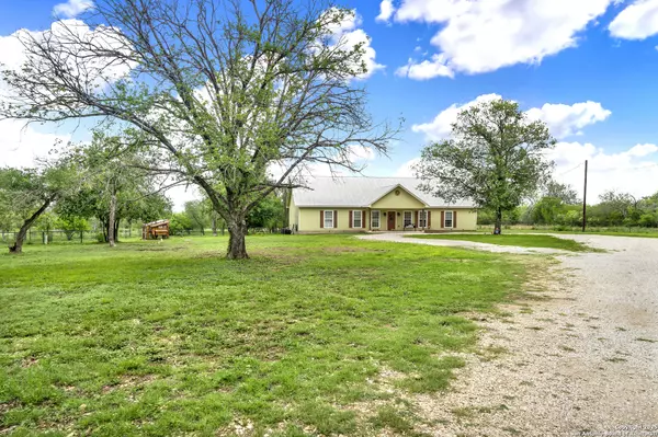 Hondo, TX 78861,1173 CR 421