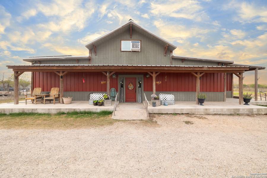 918 COUNTY ROAD 5710, Devine, TX 78016-4504