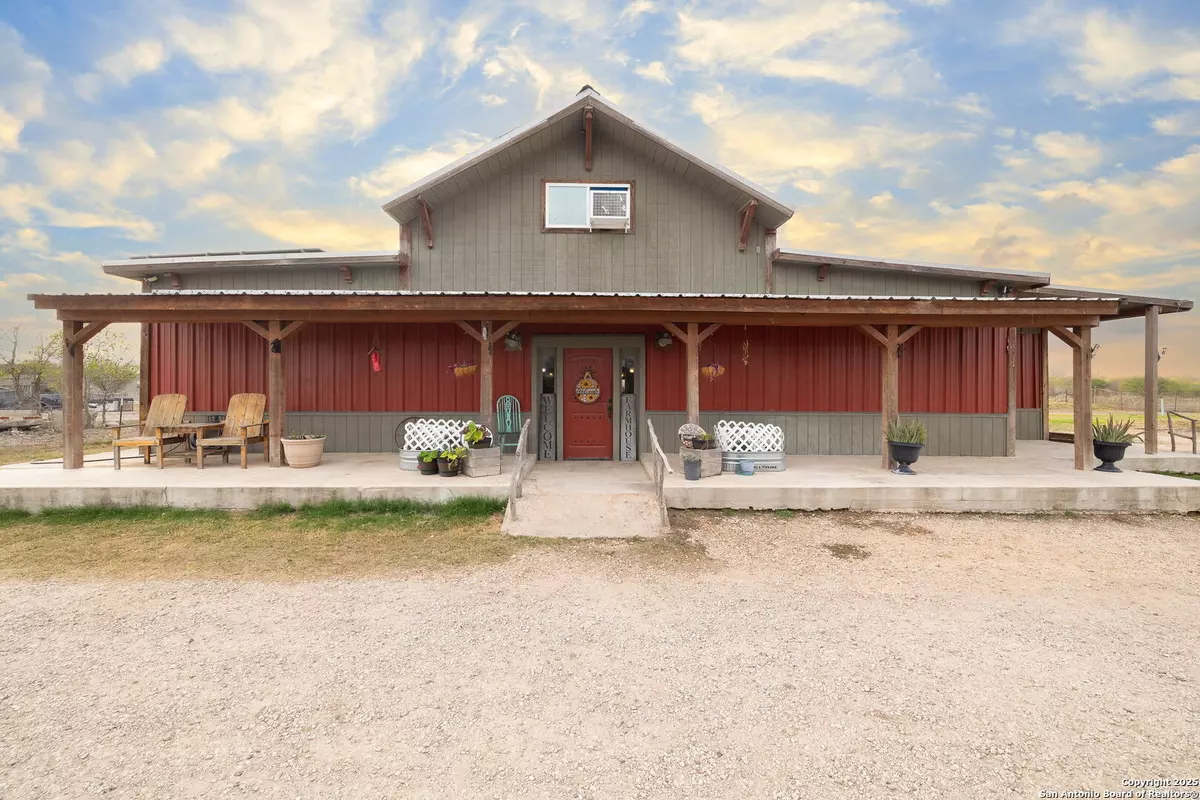 Devine, TX 78016-4504,918 COUNTY ROAD 5710