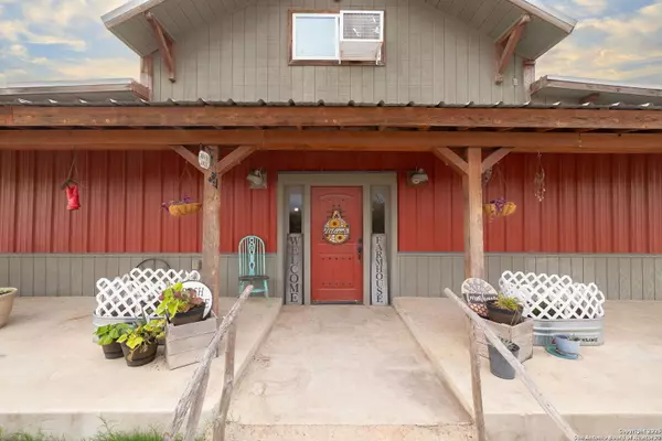 Devine, TX 78016-4504,918 COUNTY ROAD 5710