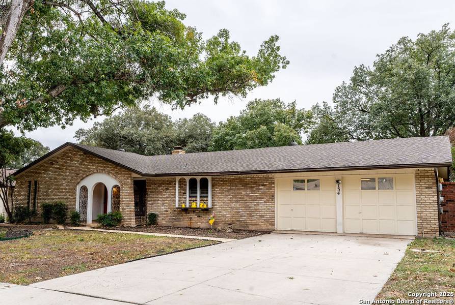 134 Granada Drive, Universal City, TX 78148