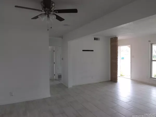 Universal City, TX 78148-4415,229 LANGLEY BLVD