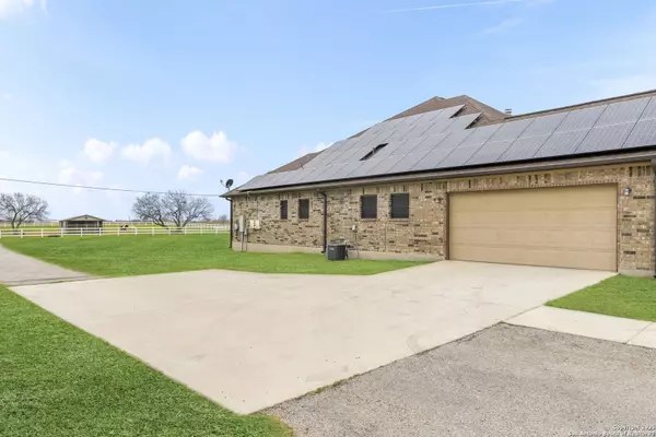 Elmendorf, TX 78112-5605,16371 BORREGAS ROAD
