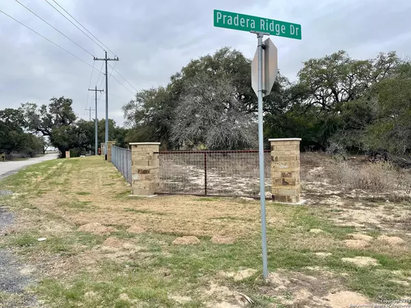 Floresville, TX 78114,100 pradera ridge