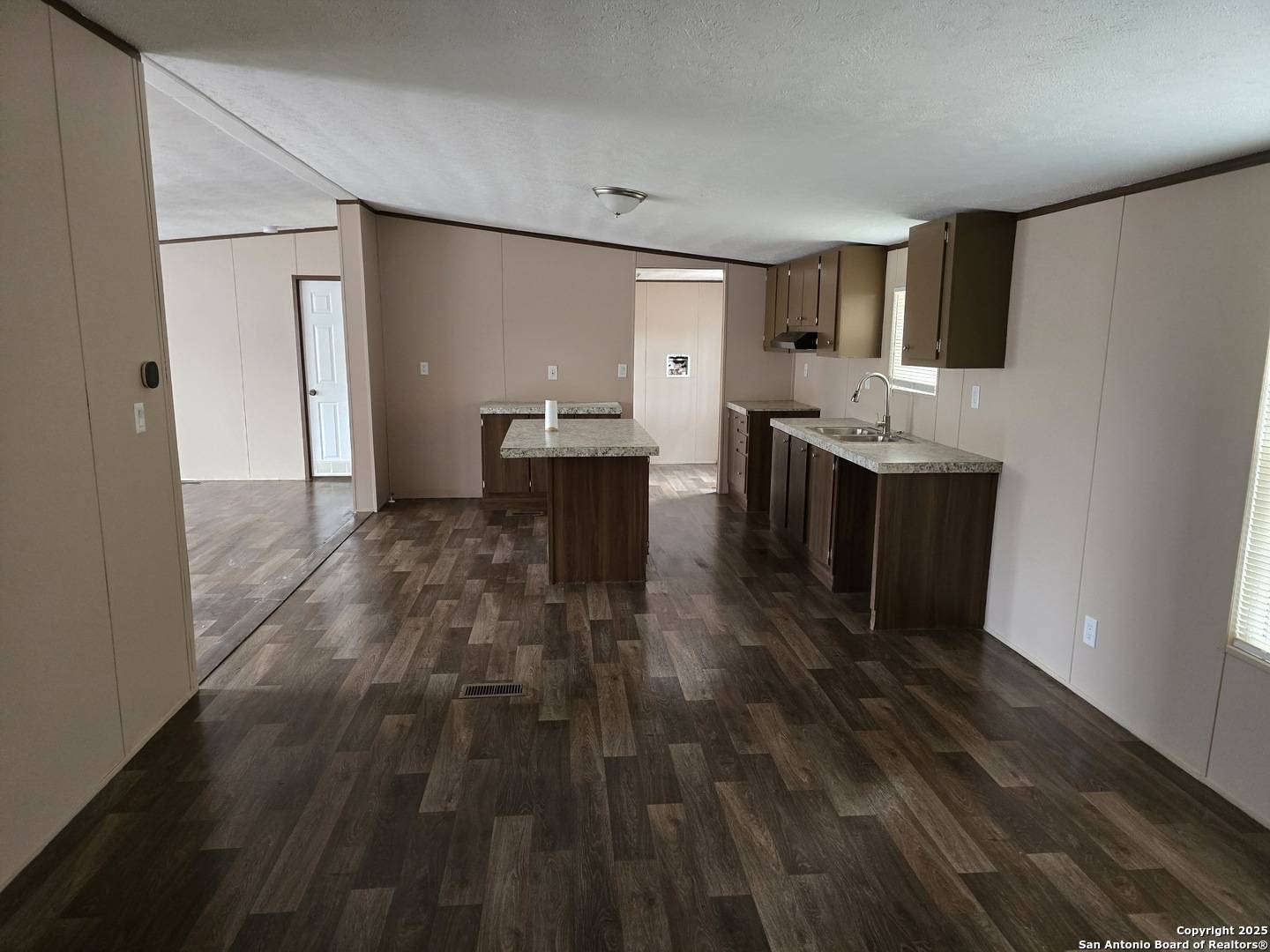 Pleasanton, TX 78064,730 Park St