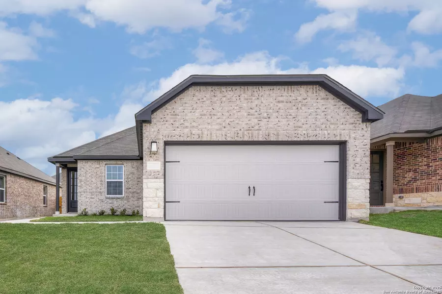 9338 Crestway Road, Converse, TX 78109