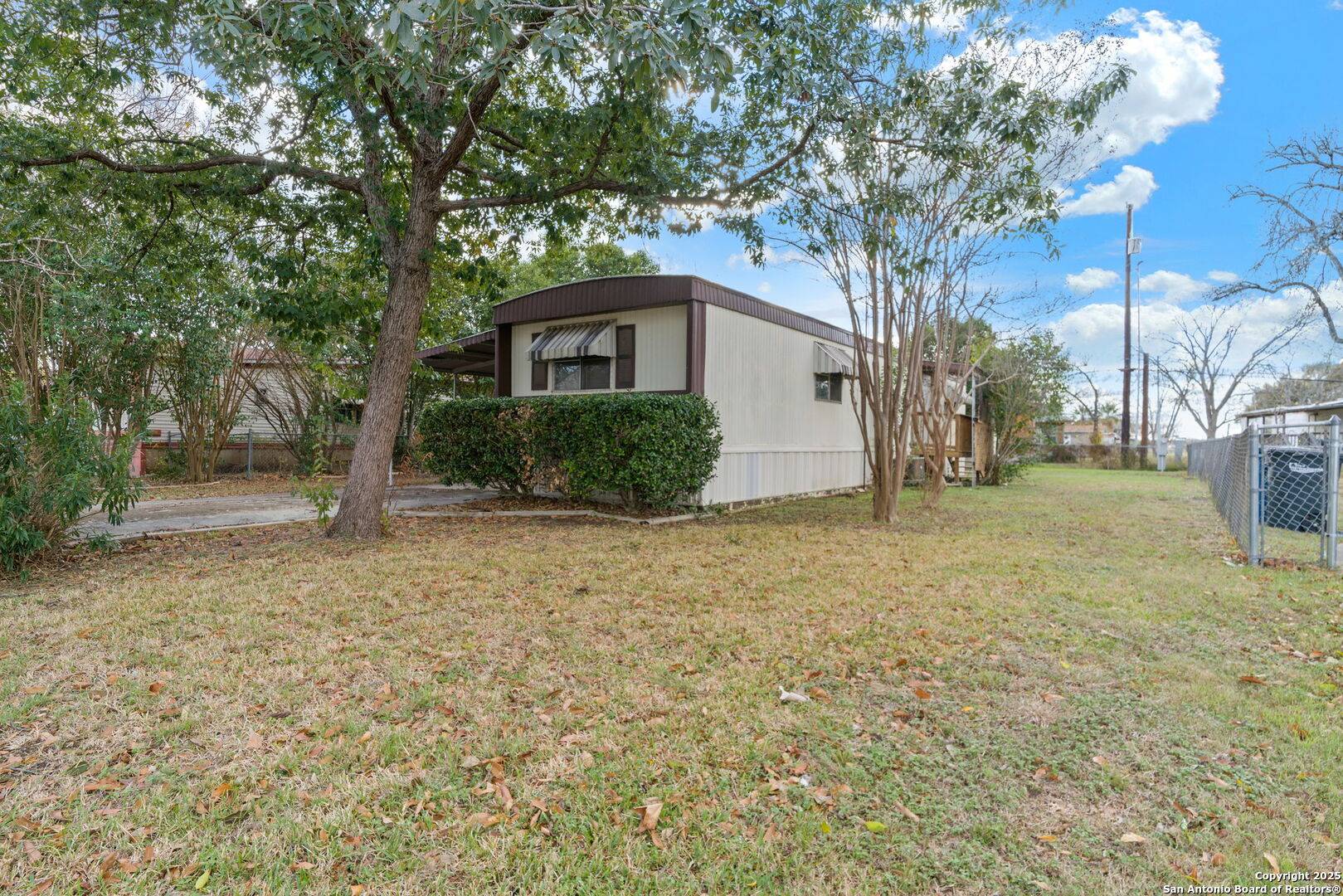 New Braunfels, TX 78130-4823,1506 HONEYSUCKLE LN