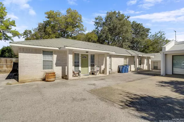 119/121 SMITH ST, Pleasanton, TX 78064