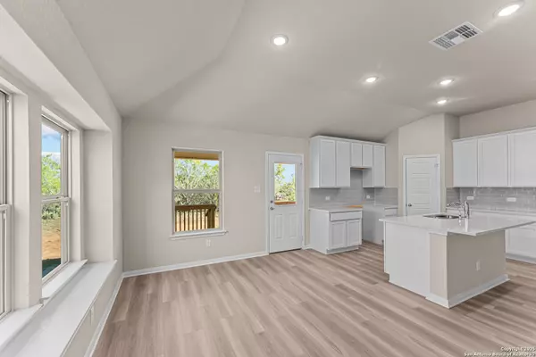 Floresville, TX 78114-0106,124 Reno Trail