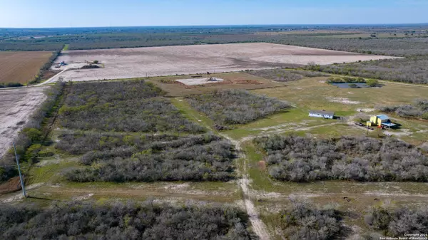 Gillett, TX 78116,998 County Road 361