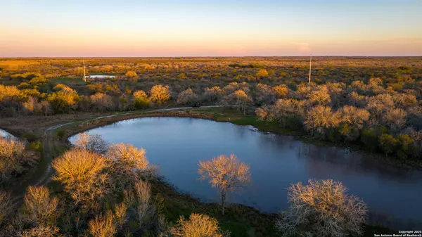 Gillett, TX 78116,998 County Road 361
