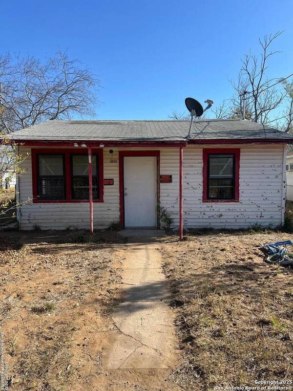 301.5 SALTILLO ST, Carrizo Springs, TX 78834
