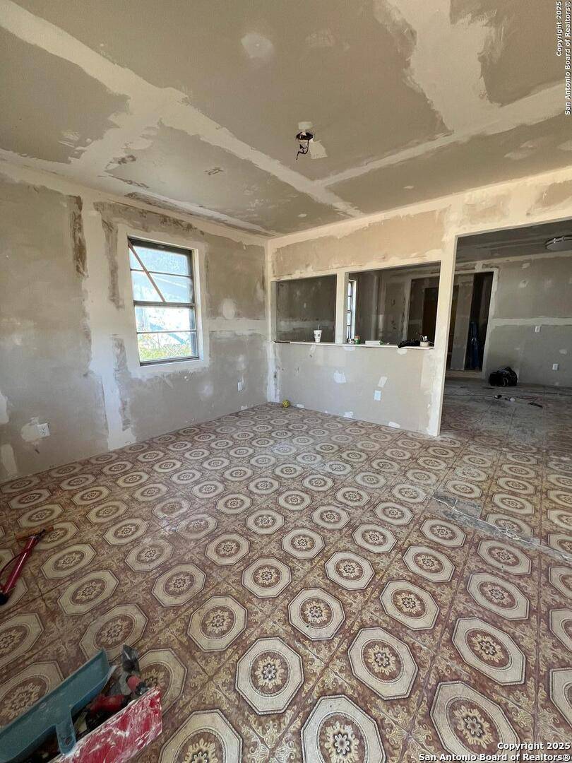 Carrizo Springs, TX 78834,301.5 SALTILLO ST