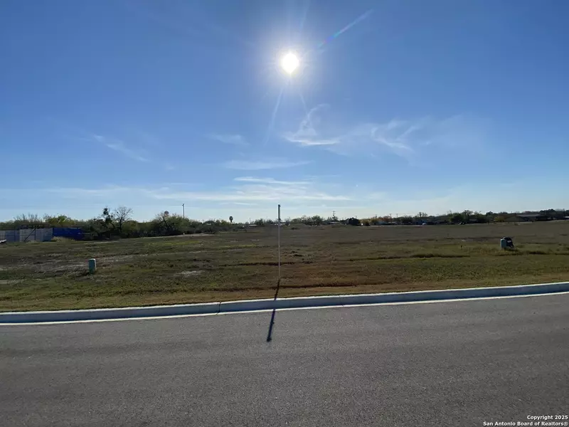 128 Albion Ct., Poteet, TX 78065