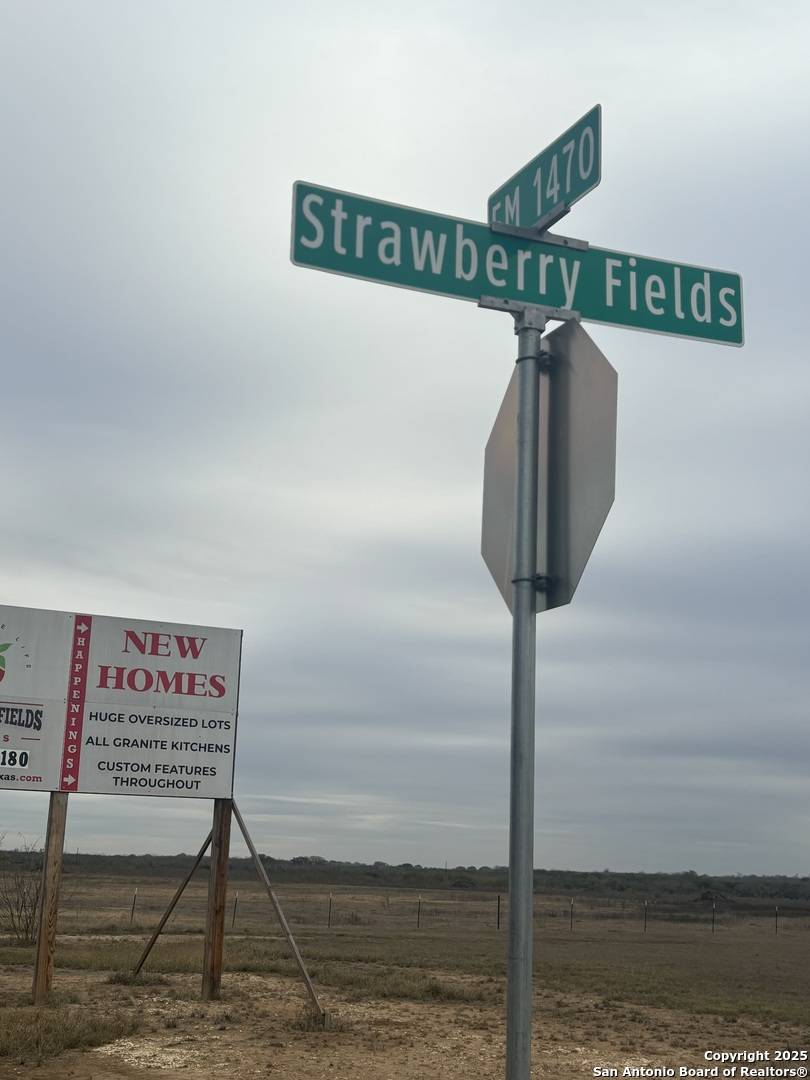 108 Troubadour Ln, Poteet, TX 78065