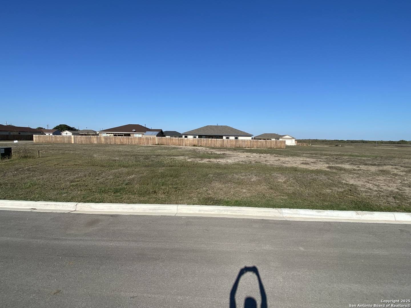 121 Troubadour Ln, Poteet, TX 78065